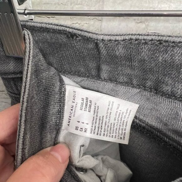 American  eagle mom jeans gray distressed size 6 - Picture 7 of 10